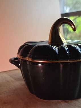 Tabletops Unlimited Black And Gold Pumpkin Patch Stoneware Lidded Casserole 6.5"